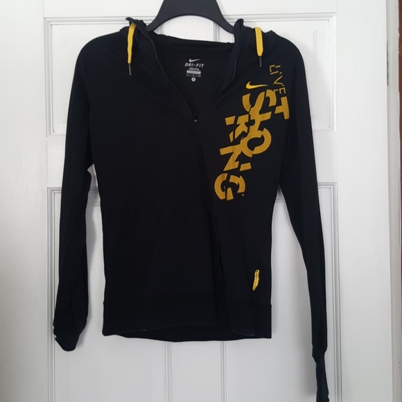 Nike Tops - Nike dry fit hoodie